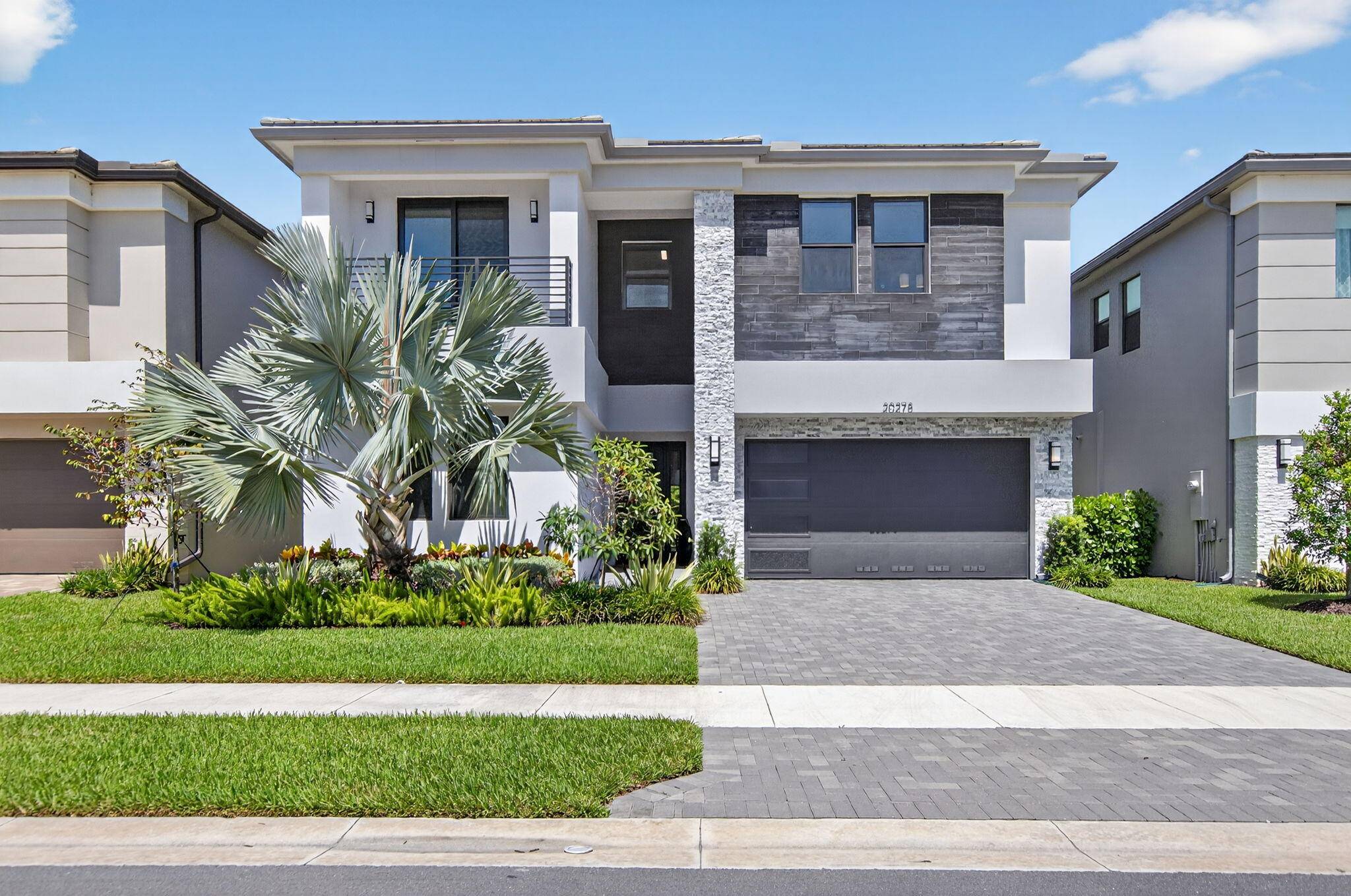 This amazing Polynesia model with a balcony, has 5 bedrooms, 7 baths and isnestled within the prestigious and highly sought after Lotus Palm community.