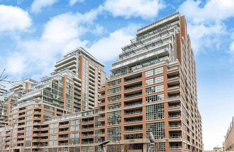 Welcome to this beautiful condo unit in the sought after Liberty Village.