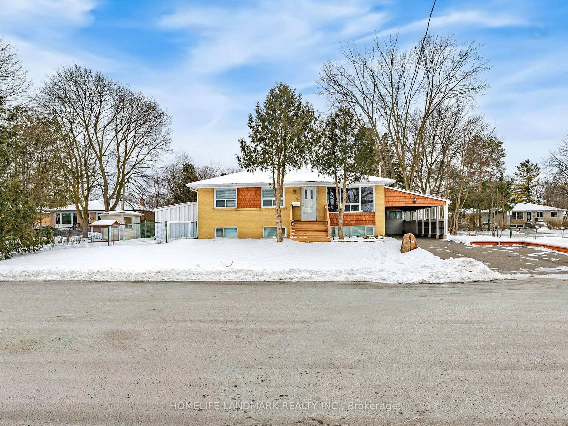 Welcome to 424 Bonita Crescent, a well maintained detached bungalow situated on a spacious 5, 600 sq.