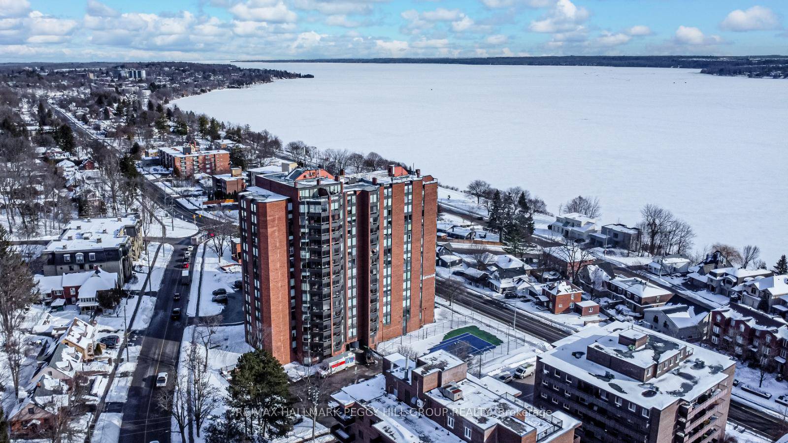 SUN FILLED 1, 200 SQFT CONDO STEPS FROM DOWNTOWN amp ; THE WATERFRONT !