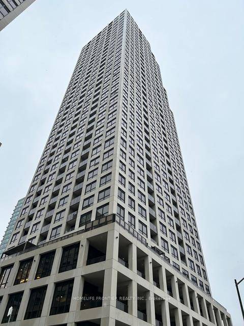 Bright and Spacious 1 Bed Den Suite With 2 Washrooms !