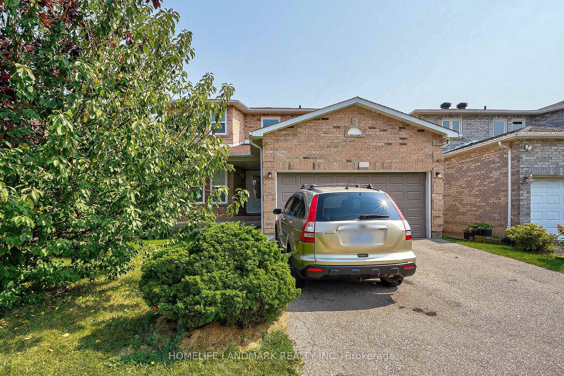 Location ! ! ! Gorgeous 4 Bedroom All Brick Detached Home Located In A Family Friendly Neighbourhood.