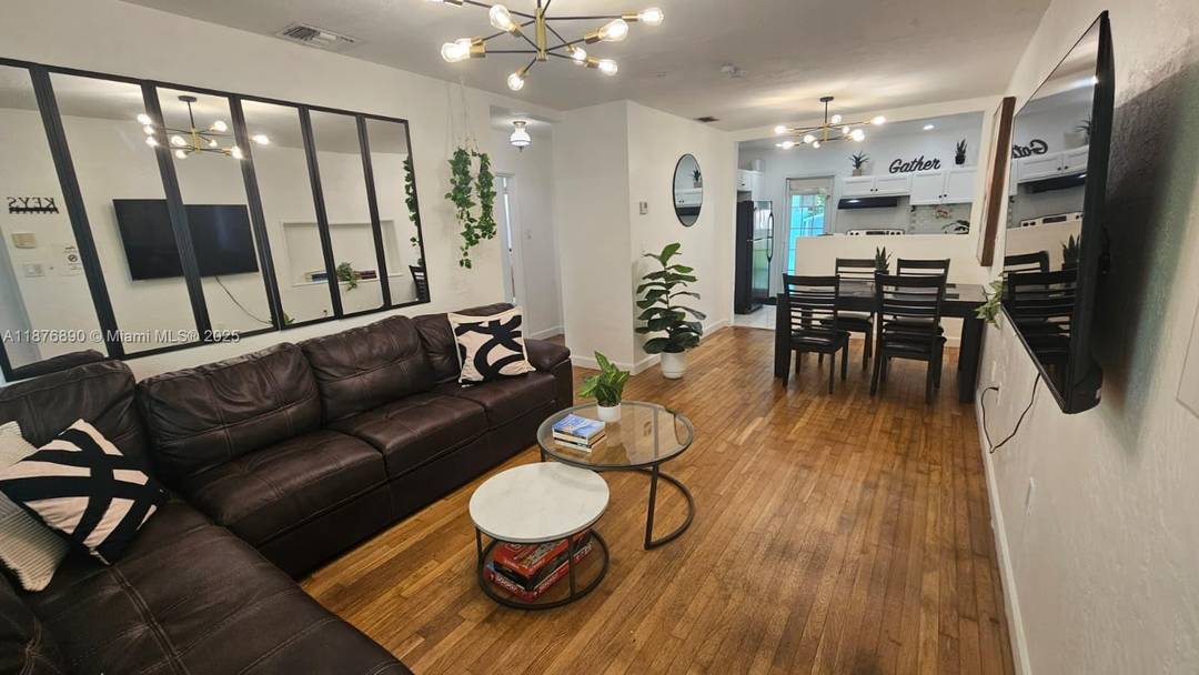 Discover this beautifully appointed 4 beds amp ; 4 baths home, ideally situated just moments from Downtown Hollywood and the renowned Hard Rock Casino.