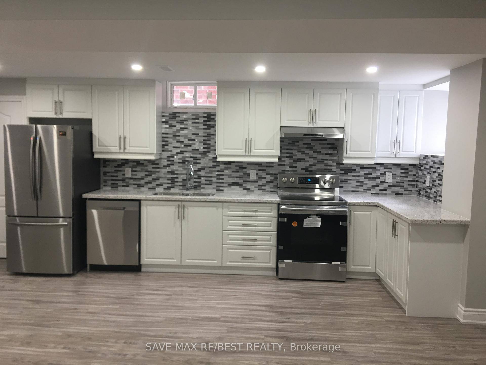 Experience comfort, style, and convenience in this bright and spacious 2 bedroom basement apartment located in the highly sought after Bram West community.