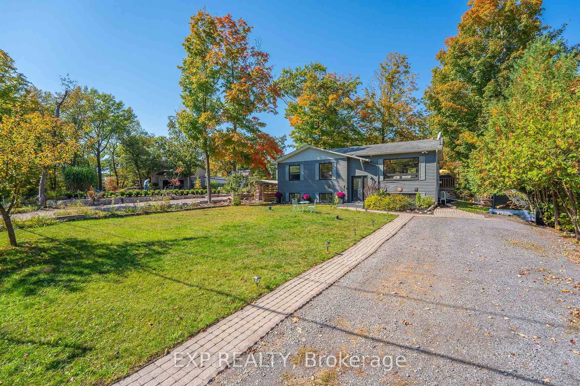 Discover the perfect balance of tranquility and convenience in this well equipped raised bungalow, located in one of Dunrobin's desirable riverfront neighbourhoods just a short stroll to beach access.