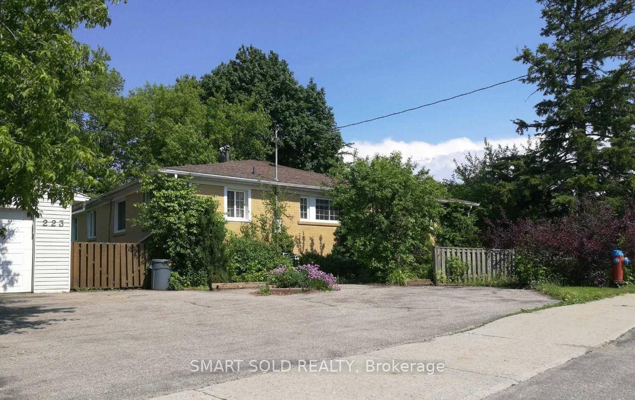 Located High Demand Neighborhood Lower Level Unit 1 Bedroom 1 Washroom In Semi Bungalow Kitchen amp ; Living Area, One parking space on the driveway Walk To Park Schools.