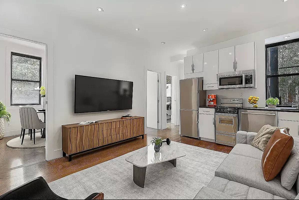 NICELY RENOVATED TRUE 3BR w IN UNIT LAUNDRY PRIME LOWER EAST SIDE LOCATION Welcome Home to 201 Allen Street !