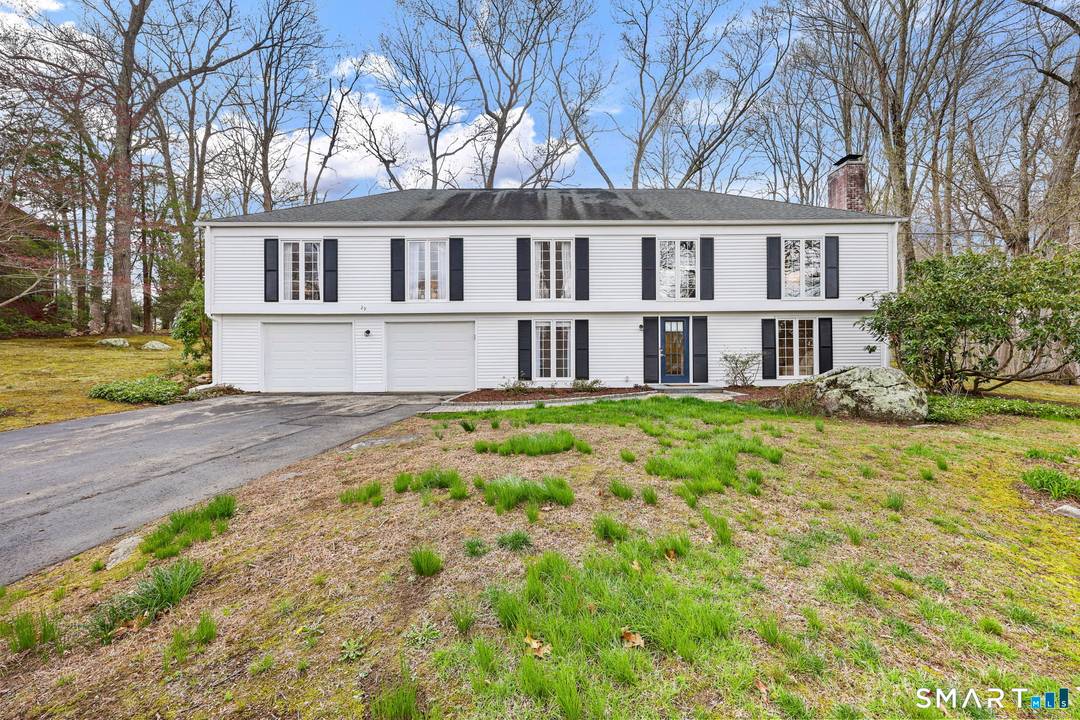 Welcome to 29 Meetinghouse Lane in charming Westbrook, Connecticut, where comfort, convenience, and coastal living come together effortlessly.