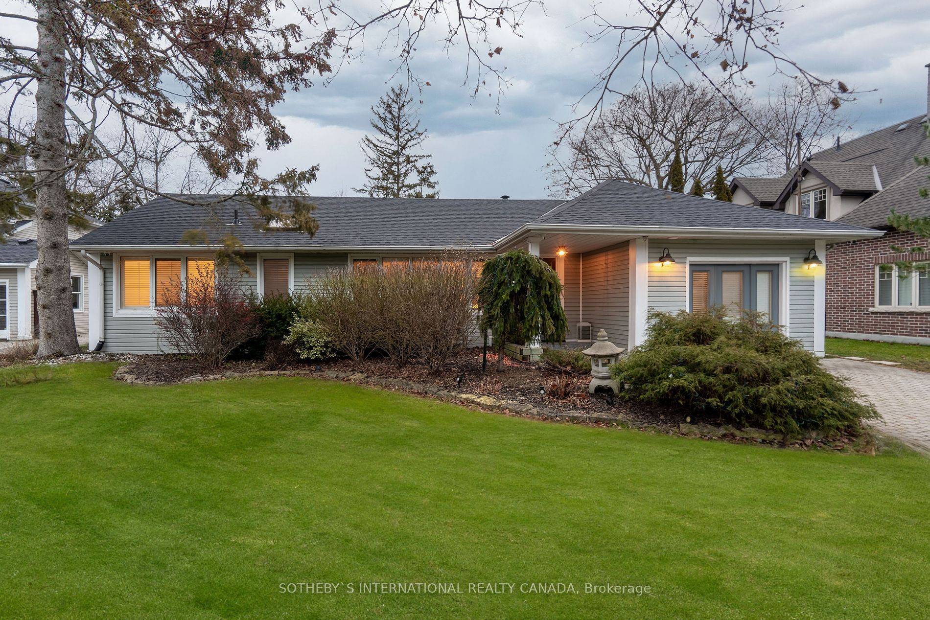 Step into the exquisite ambiance of this pristine Mineola East Bungalow, that sits on a premium 70 x 150 ft lot.