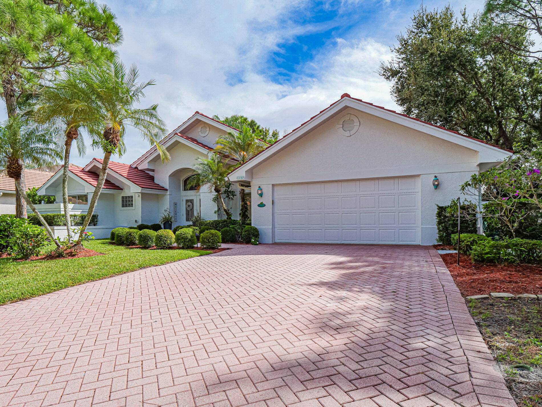 Stunning 3BR 2BA lakefront pool home on one of the community's largest lots offers the perfect blend of tranquility and modern comfort.