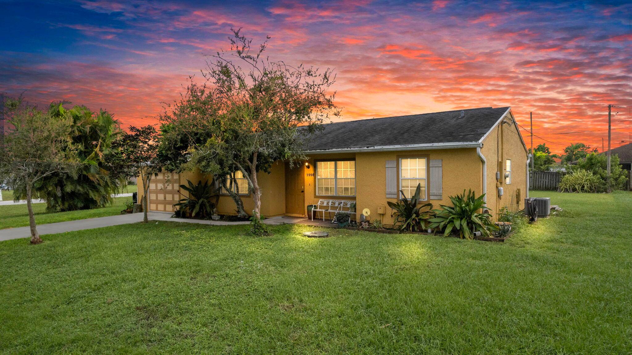 Charming 3bed, 2bath home with a 1 car garage, located in the desirable East Port St.