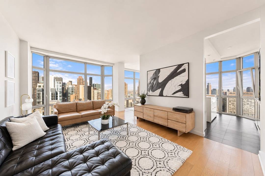 Welcome to The Future. This state of the art condominium rises 35 stories and is home to 165 thoughtfully designed luxury residences, offering a sophisticated lifestyle in the heart of ...