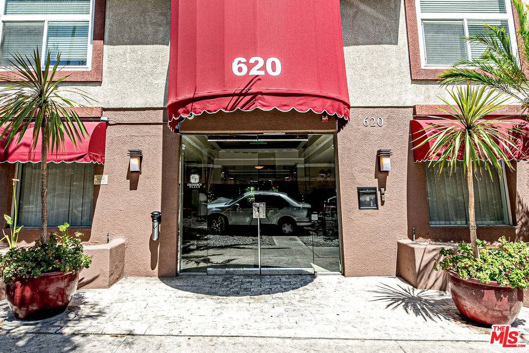 620  S Gramercy Pl 2BR Hancock Park La