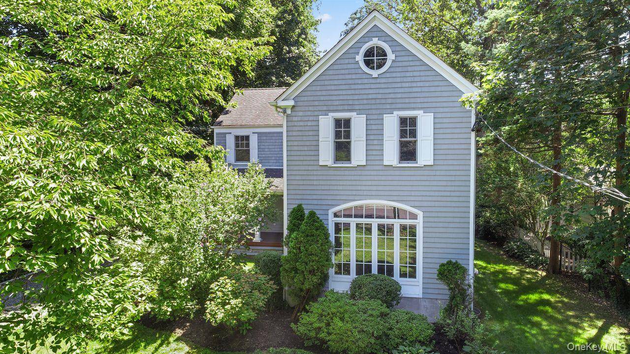 Pristine Colonial in the Heart of Orienta Mamaroneck, NY Welcome to this beautifully updated Colonial nestled in the desirable waterfront community of Orienta.