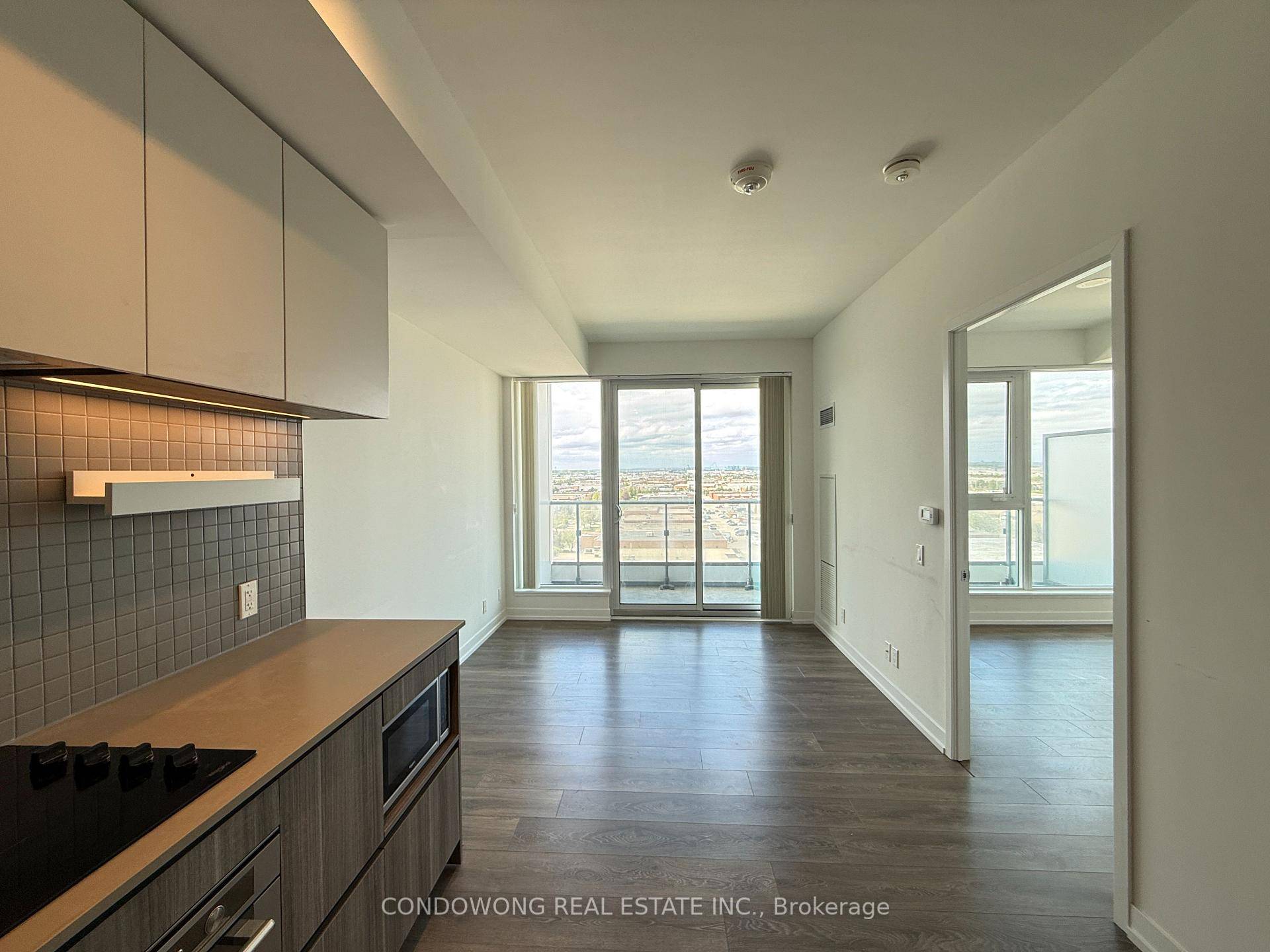 Gorgeous 1 Bedroom Suite !