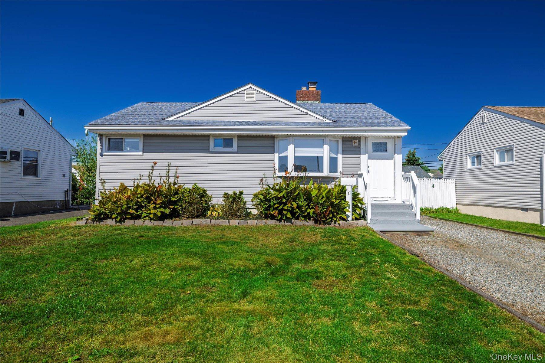 Don't miss this charming 2 bedroom ranch, located in the desirable South Freeport area near the Nautical Mile.