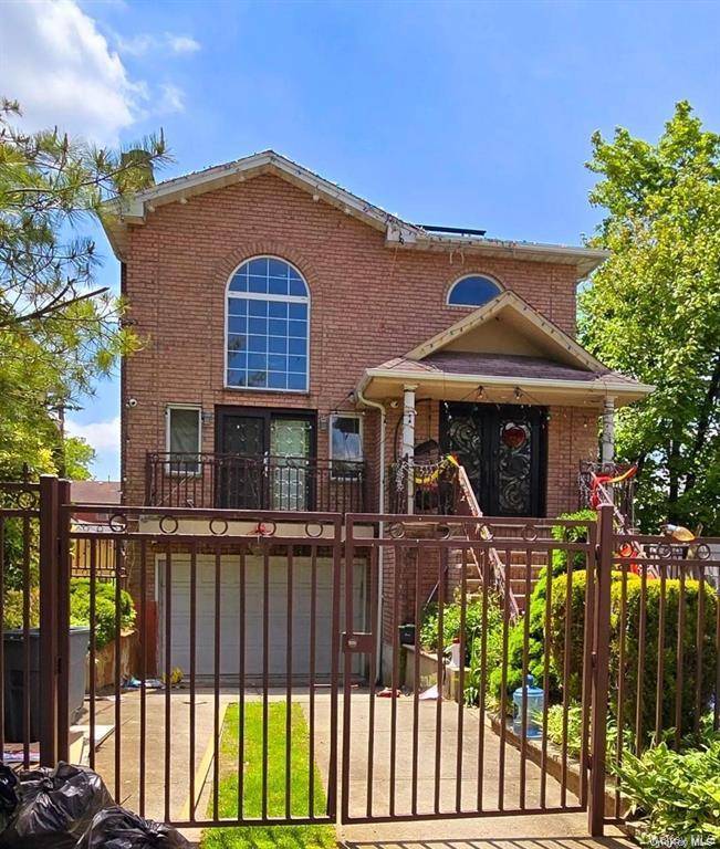 5 bedrooms, 3 full bathrooms, Kitchen, full finished basement,, Additional information Appearance Excellent, Interior Features Efficiency Kitchen