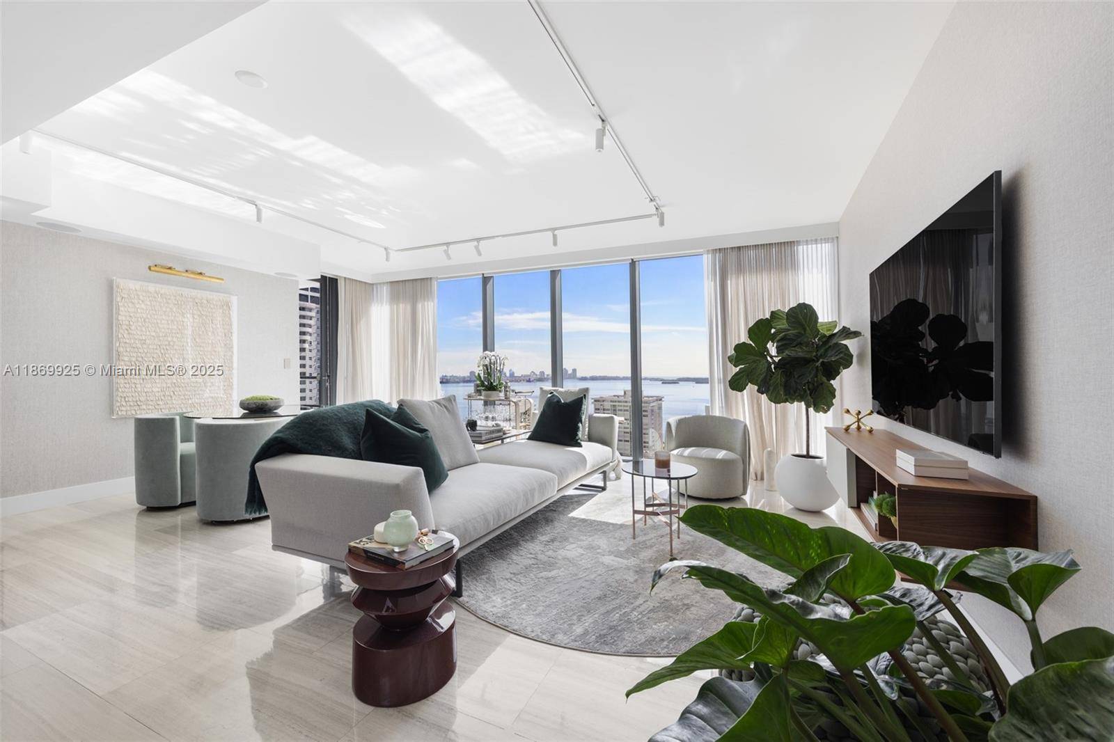 Brickell s most exclusive boutique style luxury tower presents this immaculate and highly coveted 01 line corner residence with breathtaking open bay and city skyline views.