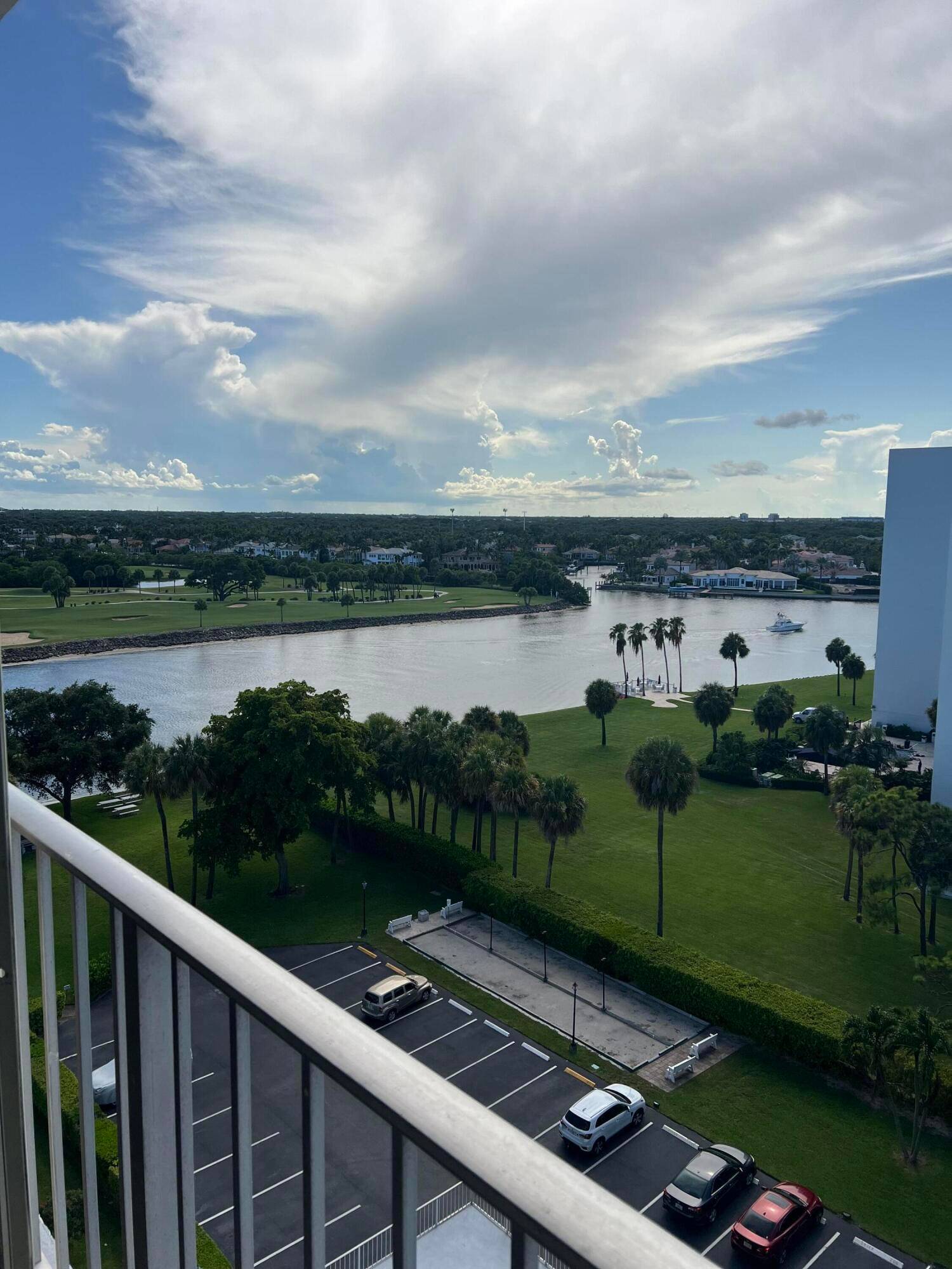 Very well modern updated 10th floor unit with gorgeous views of the intracoastal waterway, and N.