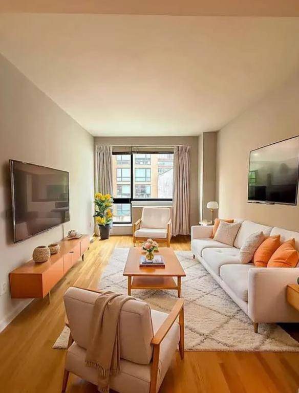 1 Bedroom Apartment Located in West ChelseaAt Highline 537 art, culture and lifestyle blend harmoniously in the epitome of West Chelsea living.