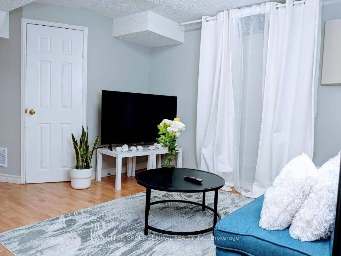 2 bedroom basement with all utilities included in central Thornhill location.