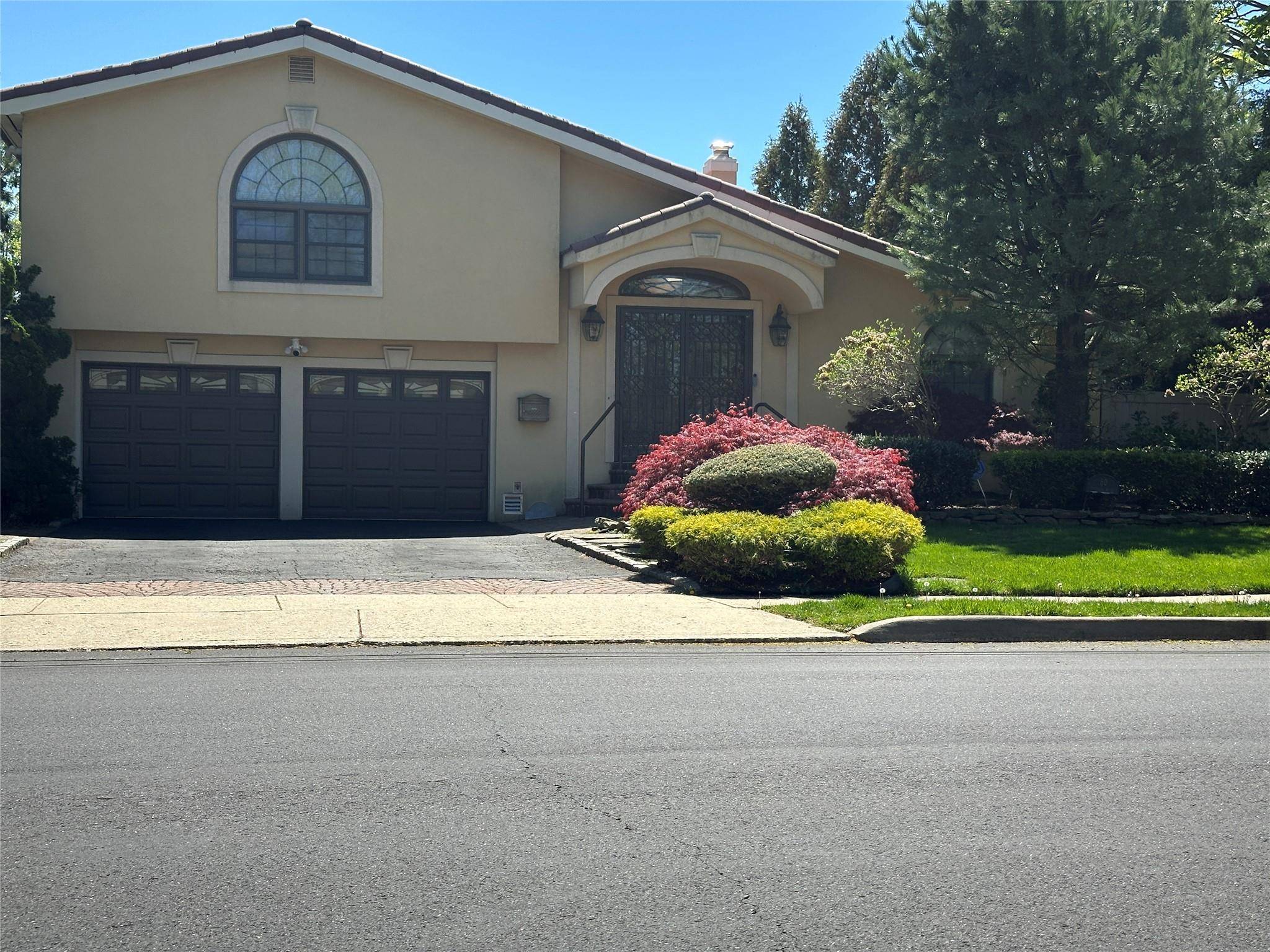 Located in the heart of Jericho's top rated school district, this beautifully renovated California split level home blends luxury, space, and modern comfort.