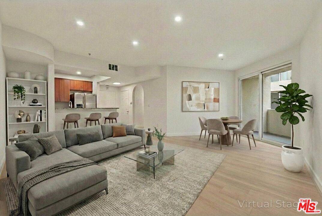 620  S Gramercy Pl 2BR Hancock Park La