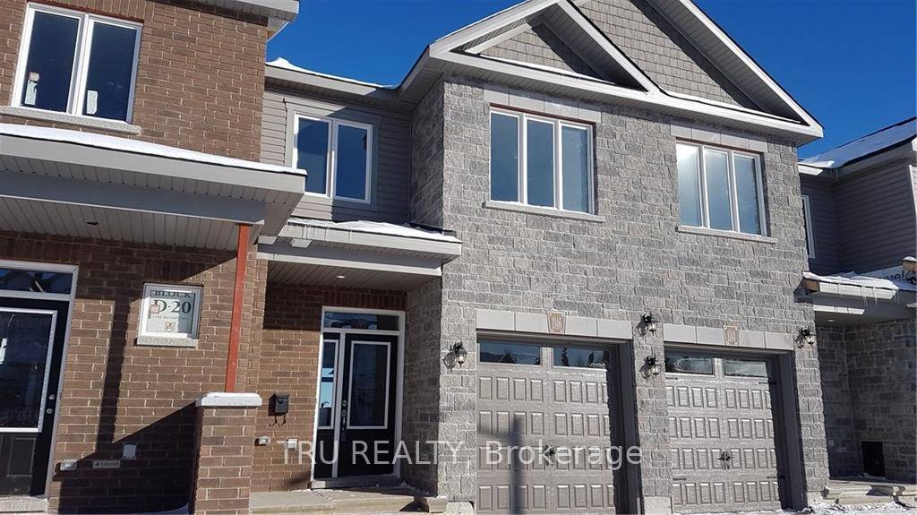 Very inviting and spacious Valecraft town home in Stittstville South.