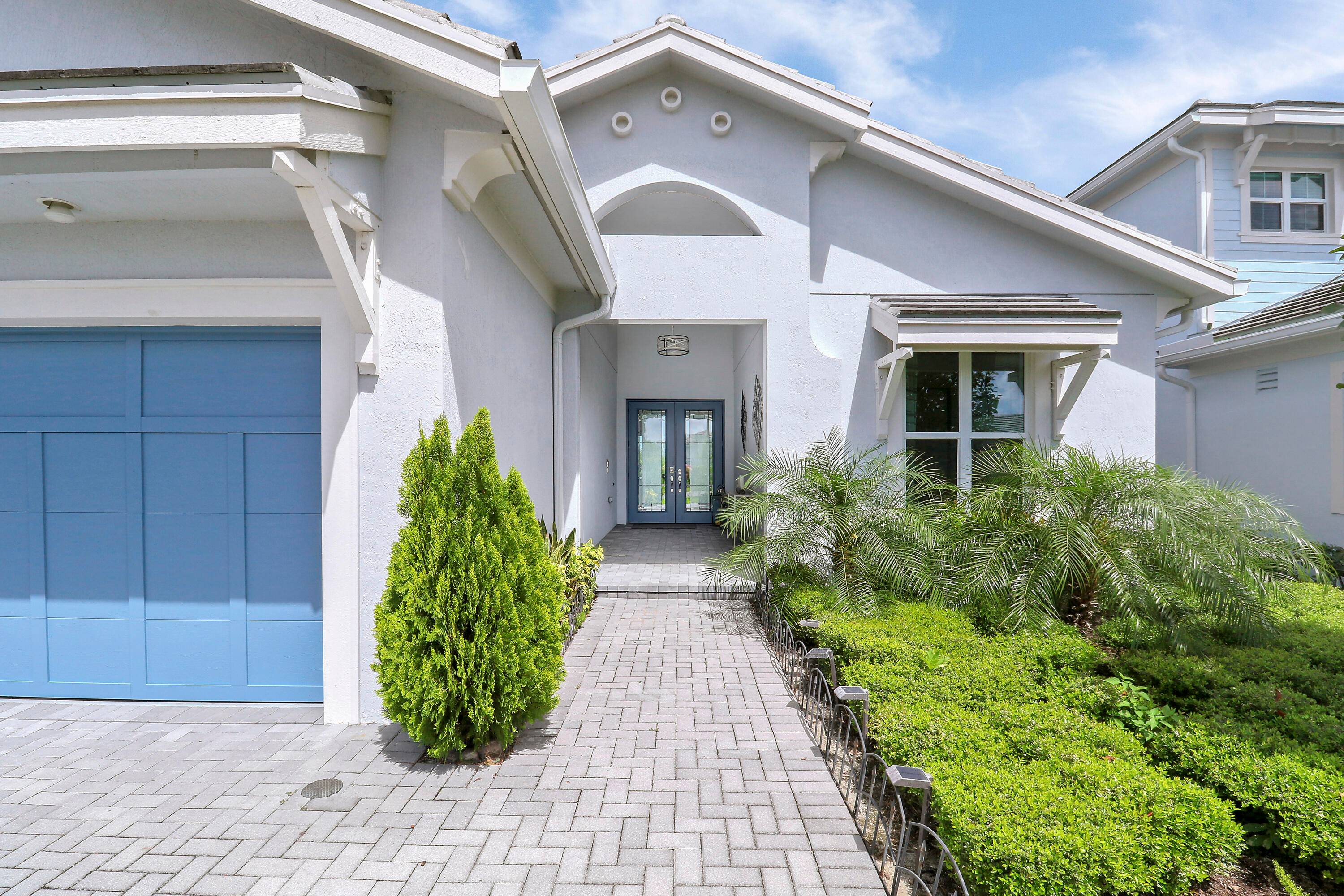Experience luxury living in this stunning 3 bedroom PLUS DEN, 2.