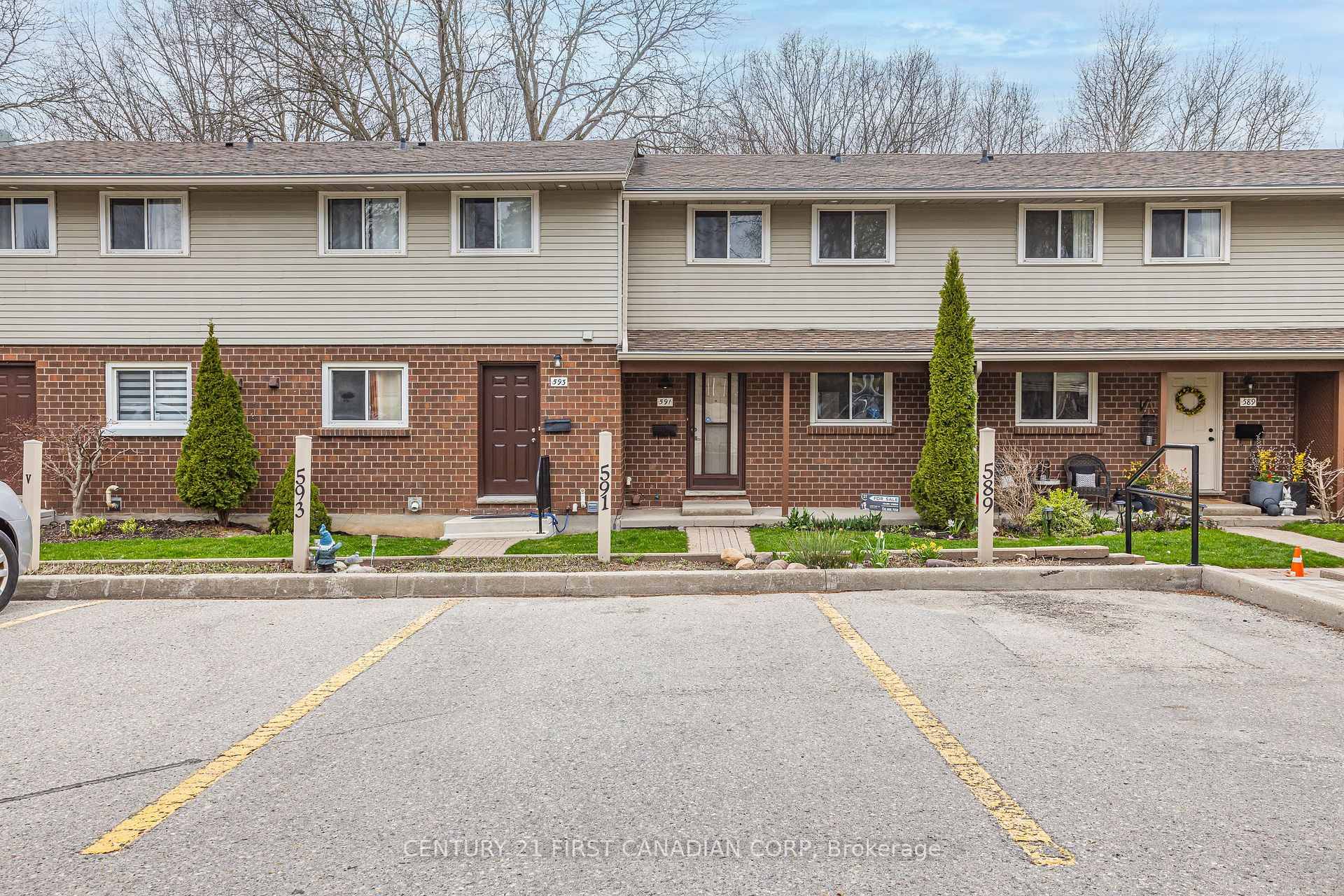Beautifully renovated walk out townhouse backing onto Forest !