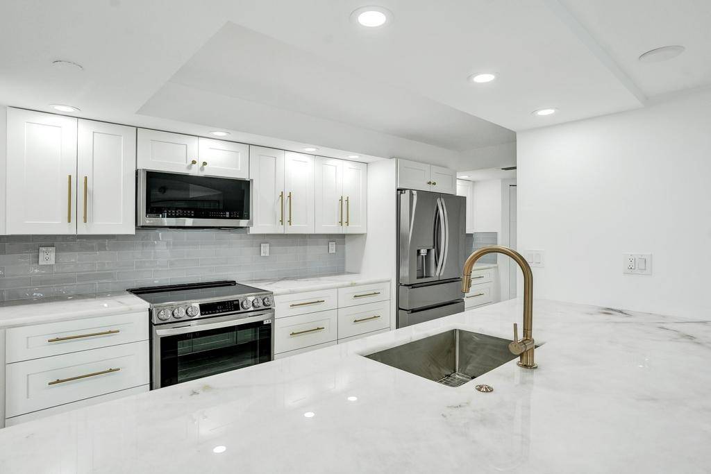 Perfection in Downtown Boca w your OWN DEEDED dock !