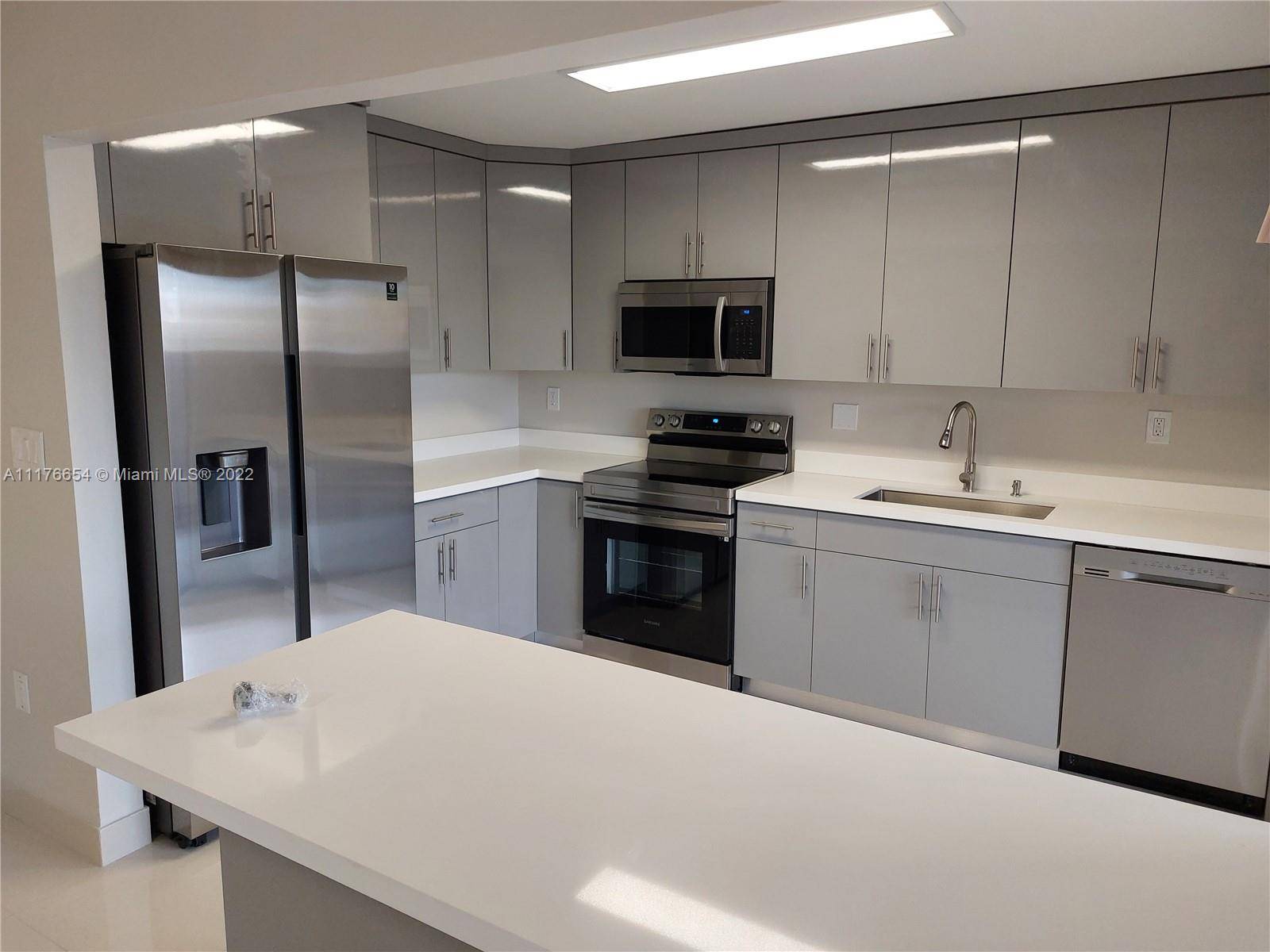 Brand New Amazing Modern Condo with 3 Bedrooms and 2 Bathrooms, Modern Kitchen, Stainless Steel Appliances, Italian style Cabinets, near Schools, Shops, Restaurants.