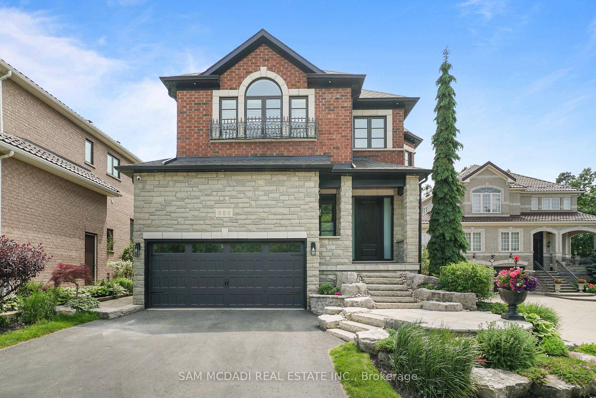 Welcome to this beautifully renovated 4 1 bedroom home nestled in the highly sought after Meadowvale Village community.