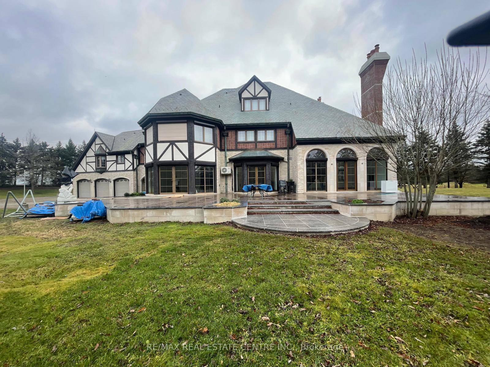 The Pinnacle Of Luxury Welcome To Edgeforest, A Sanctuary Of Unparalleled Luxury And Timeless Design, Nestled On a Meticulously Landscaped 1 Hectare 2.