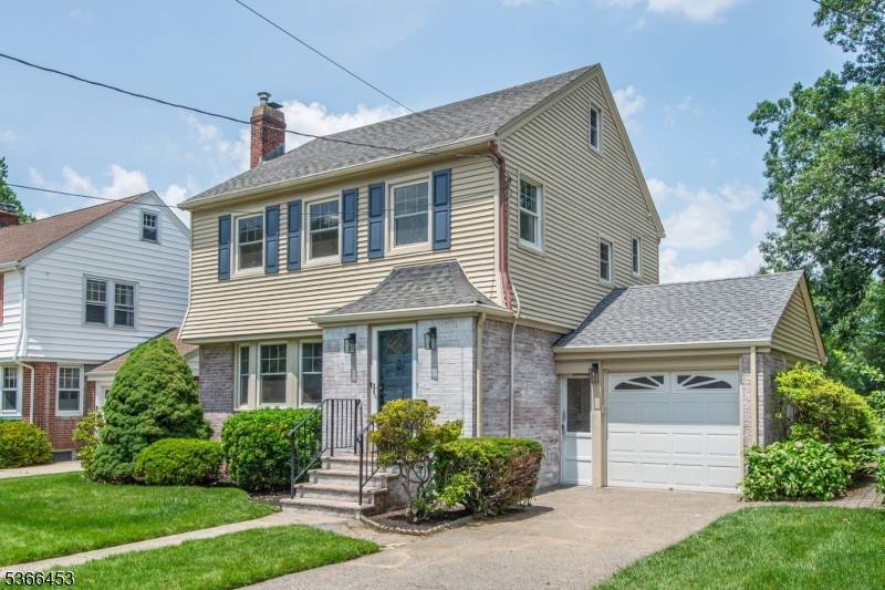 Welcome to this stunning 4 bed, 2.