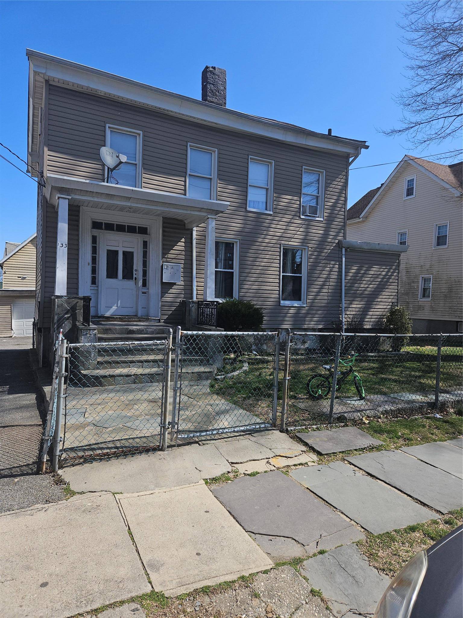 Charming Multi Family Home in Prime Mount Vernon Location !