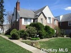 4 bedroom 2. 5 bath split located mid block in the award winning Lynbrook school district 20.