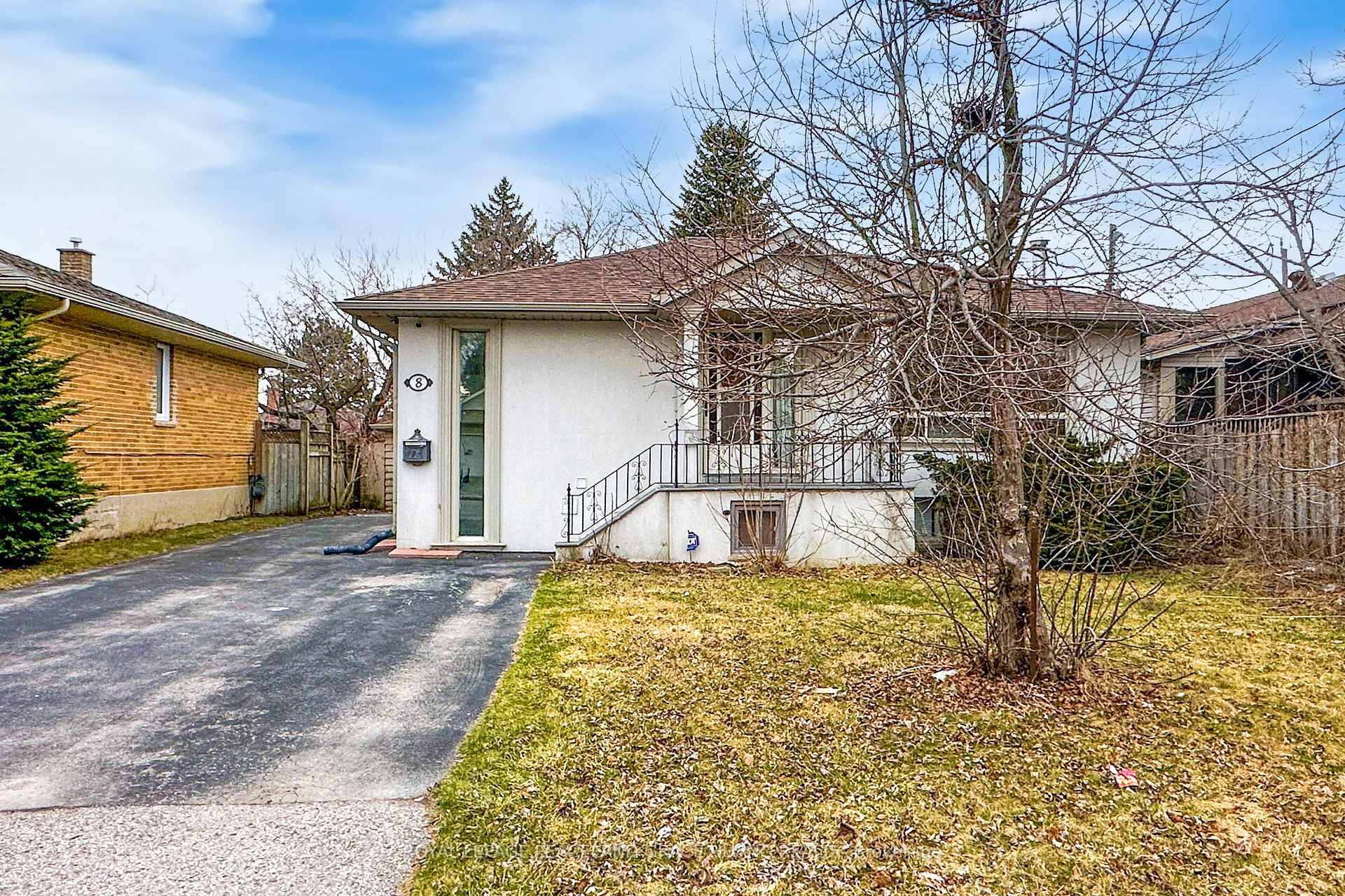 Fantastic and Renovated Bungalow In High Demand Area.