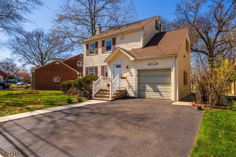 Welcome to this classic Colonial home, offering a traditional layout and a wonderful opportunity to bring your own vision to life.