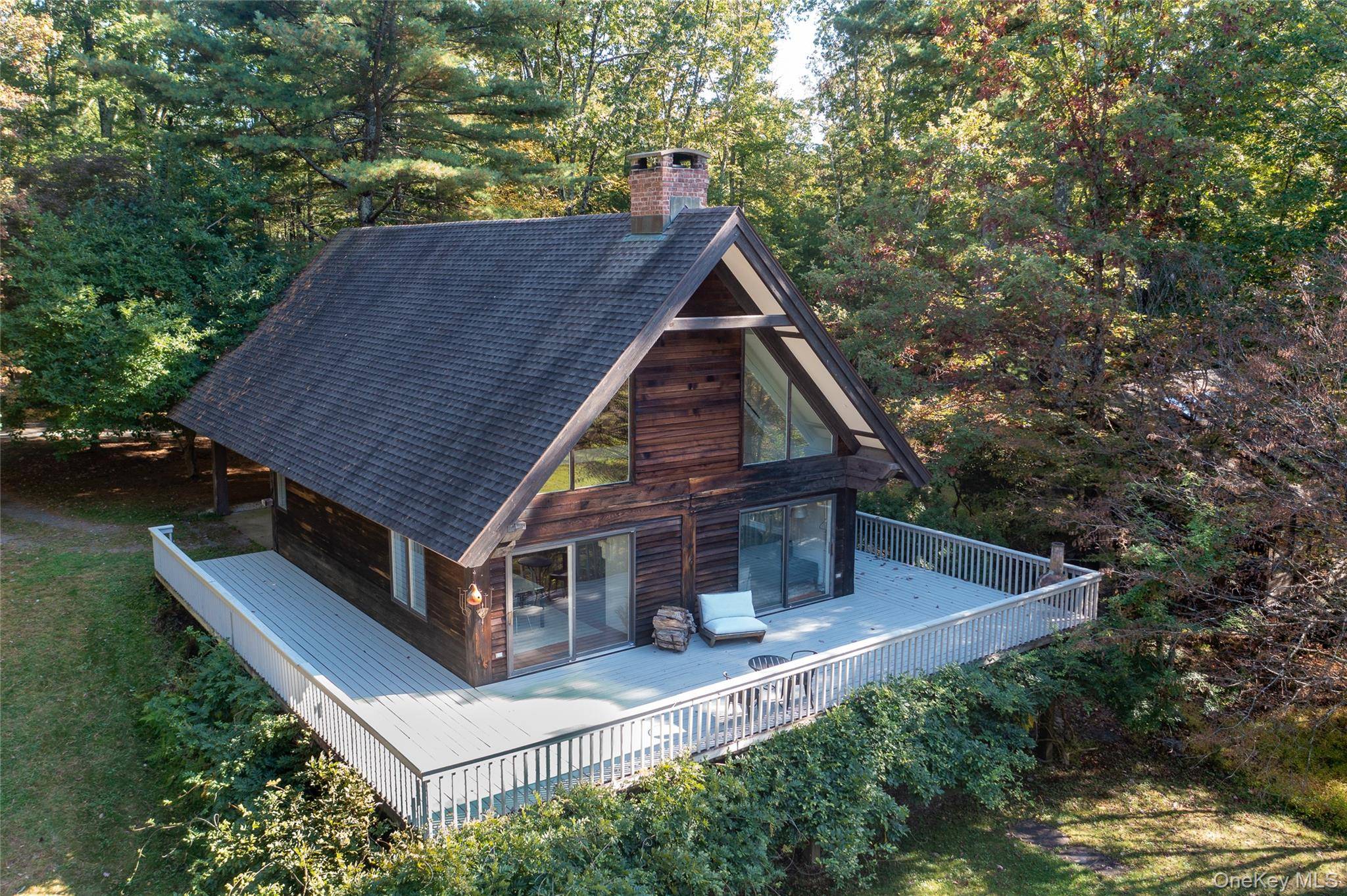 Serene country escape Discover the perfect blend of Upstate tranquility and convenient living with this exceptional property.