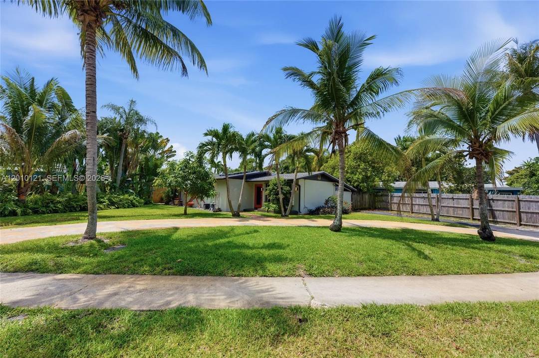 Welcome To This Stunning 3 Bed 2 Bath Pool Home Located In The Heart Of Ft.