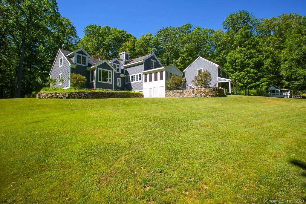 Fabulous modern country home designed with classic sensibilities and touches of artistic license.