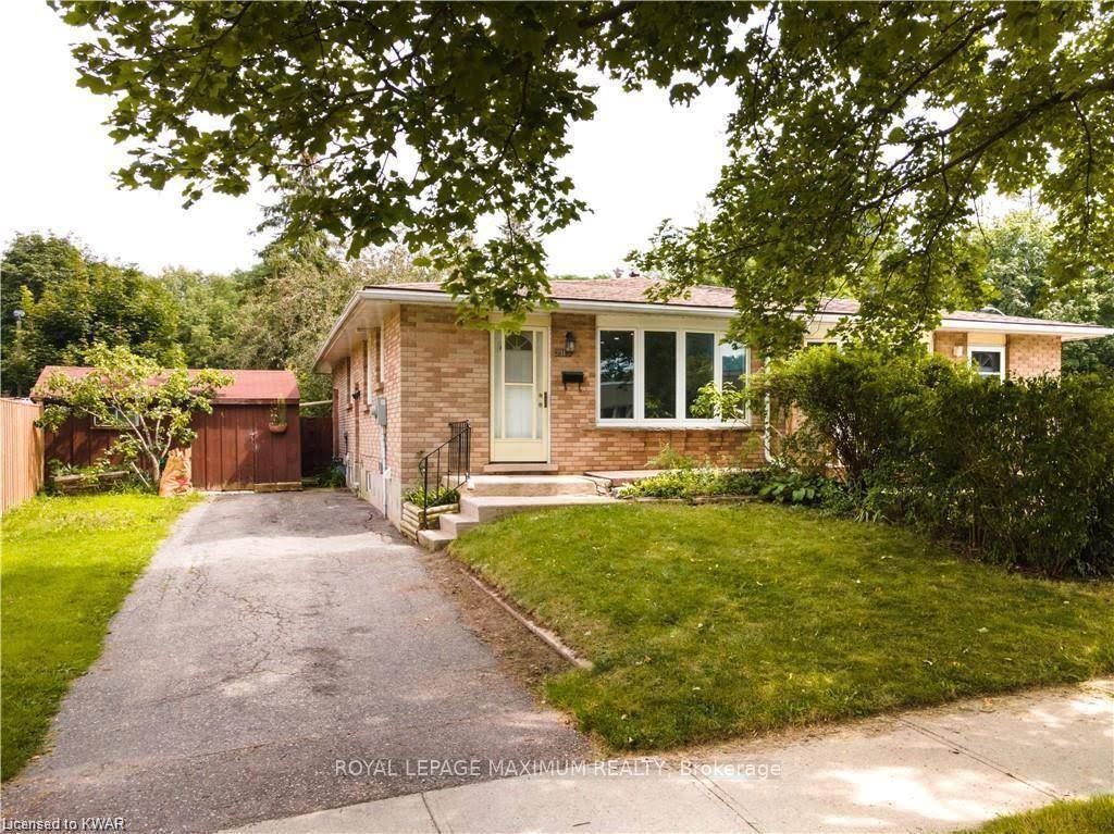 Welcome to 231 Cedarbrae Avenue !