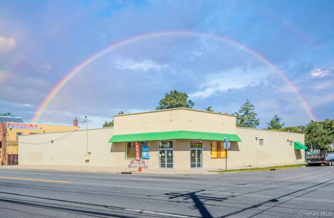 Excellent business opportunity in a prime retail area of Hempstead !