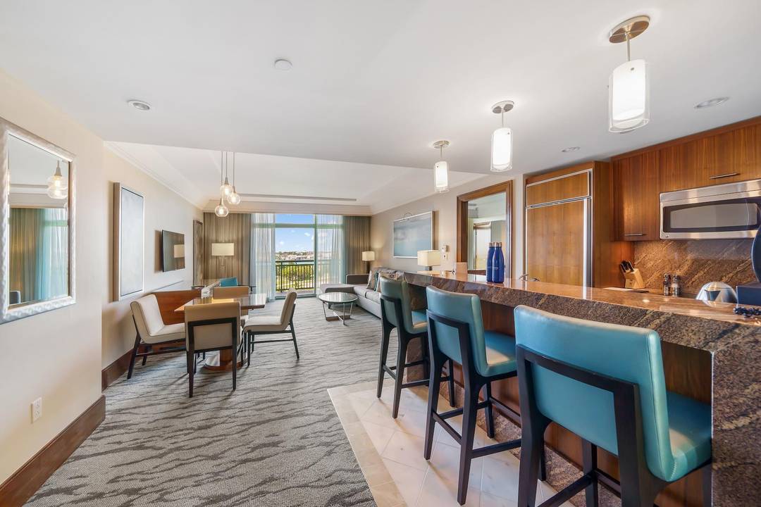 THE REEF Condo New-Providence