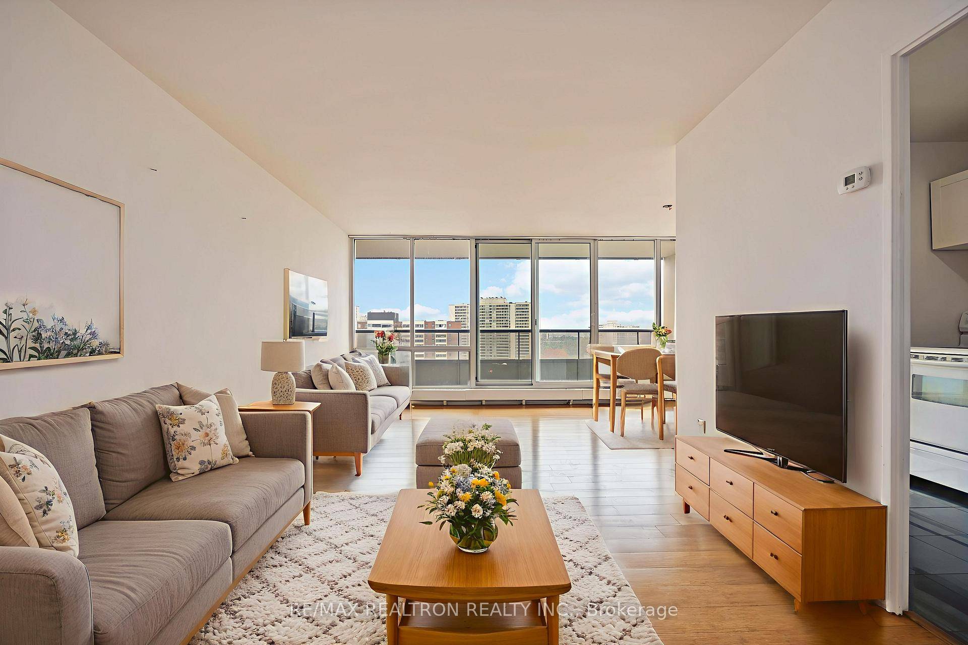 Welcome to this spacious and beautifully updated 1 bedroom condo featuring modern upgrades, an open concept layout, and an oversized balcony with spectacular views !