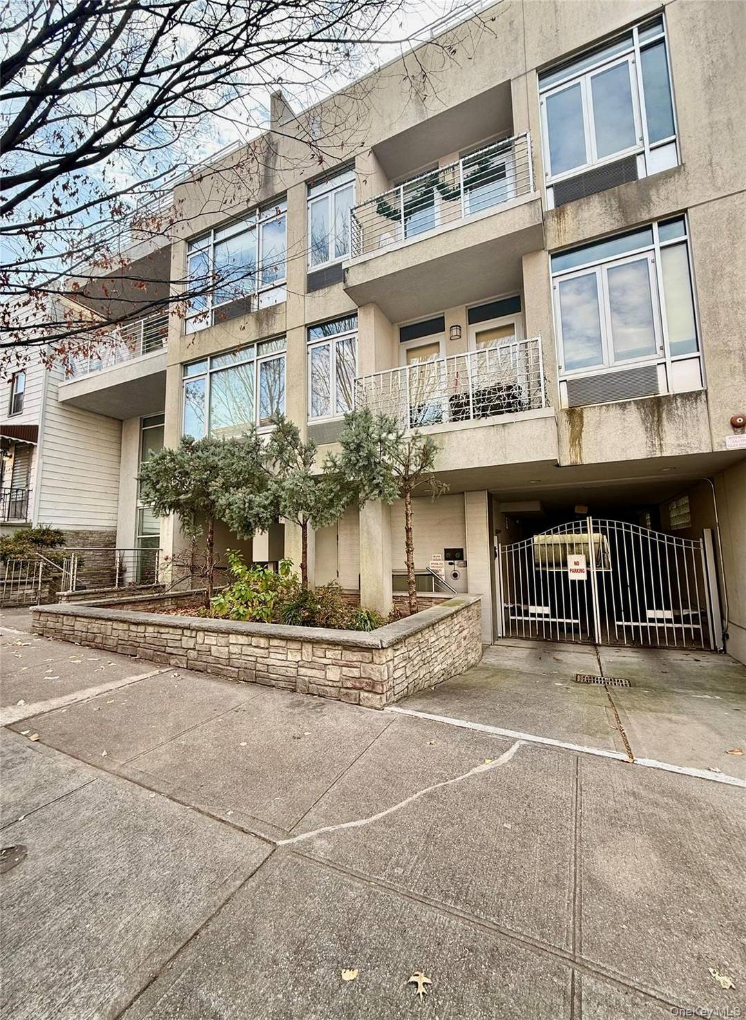 Welcome to 282 21st street unit 2C.