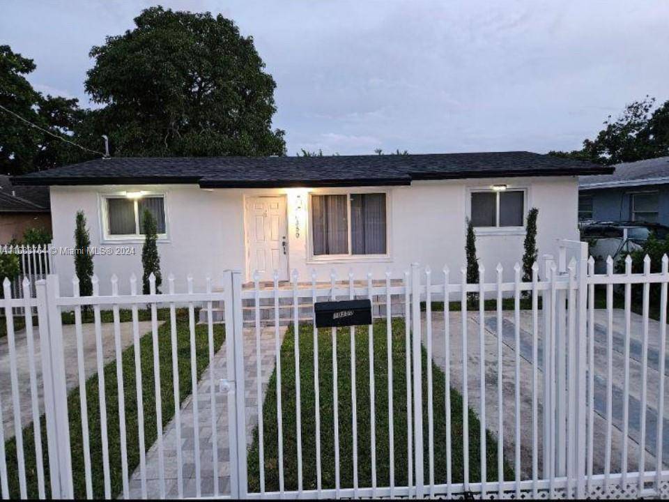 BEAUTIFUL AND NICELY KEPT ONE STORY HOME WITH A DETACHED IN LAW QUARTERS IN THE BACK AND HAS IT'S OWN ELECTRIC METER.