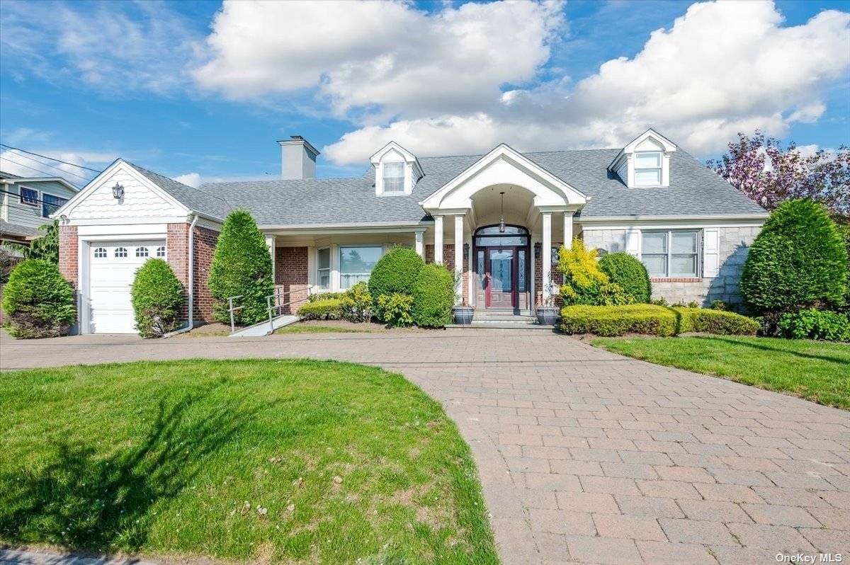 Beautiful year round rental, furnished.