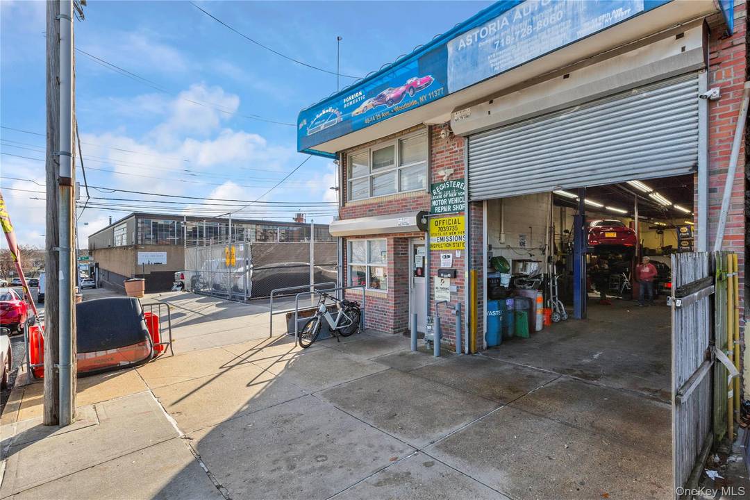 49 14 25th Avenue Warehouse for Sale A versatile industrial warehouse with ample space for storage, manufacturing, or distribution.